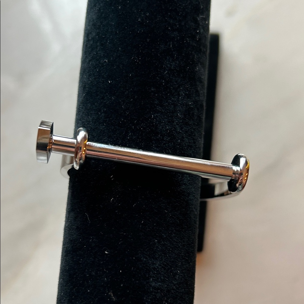 Silver women’s screw bracelet